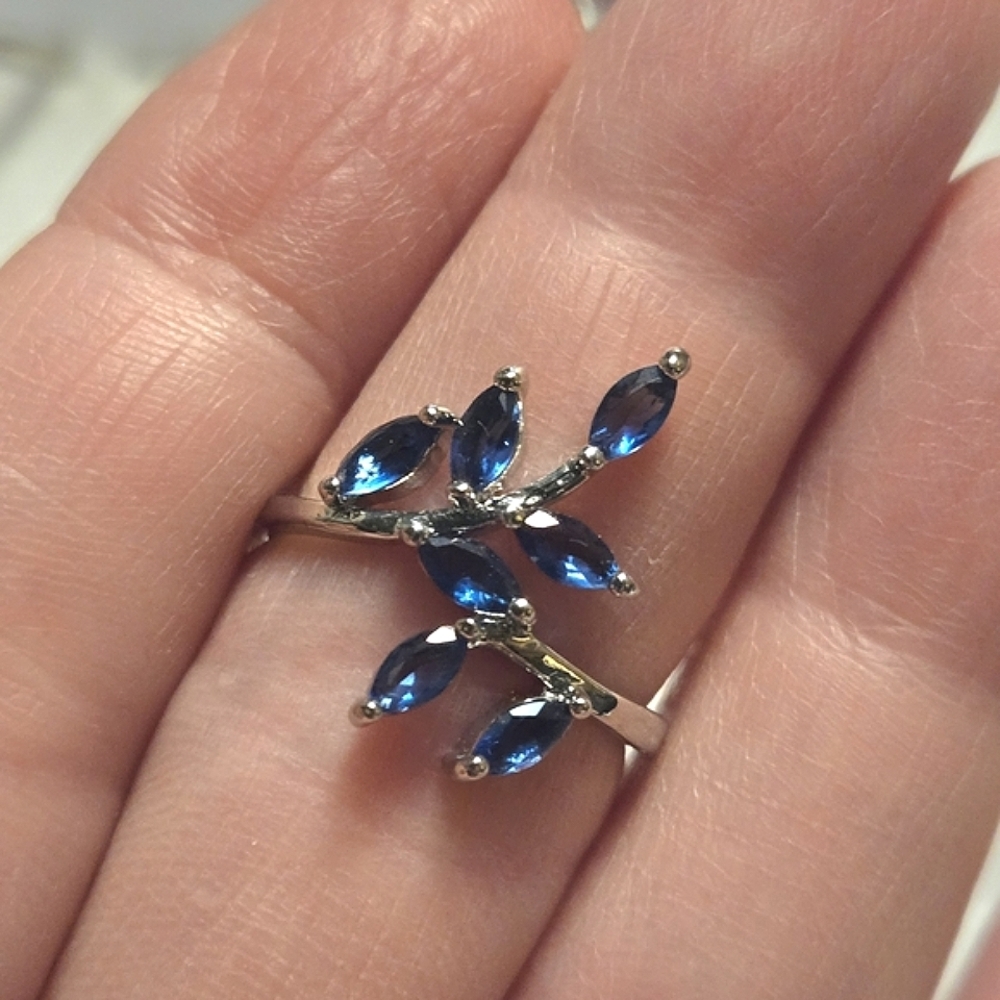 Sz.7 Saphire Blue Vine Ring